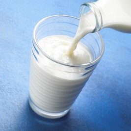 Bild zeigt: Ein Glas voll Milch