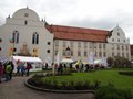 Vor der malerischen Kulisse des Klosters Benediktbeuern fand am 17. Mai 2014 das neunte Lernfest der Lernenden Region Tölzer Land statt.