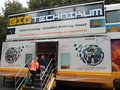 Hereinspaziert: Auf über 100 Quadratmetern Fläche bot die mobile Erlebniswelt BIOTechnikum den Besucherinnen und Besuchern der Jugendmesse für Bildung & Beruf „Du bist die Zukunft“ in Unna Informationen, Anregungen und Raum zum Austausch.